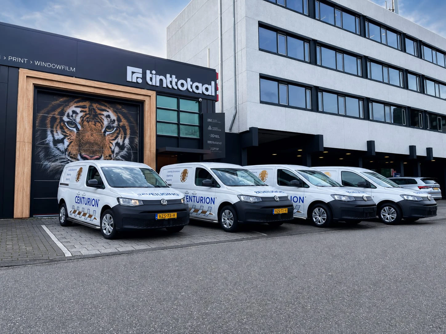 De vestiging van Tinttotaal aan de Isolatorweg