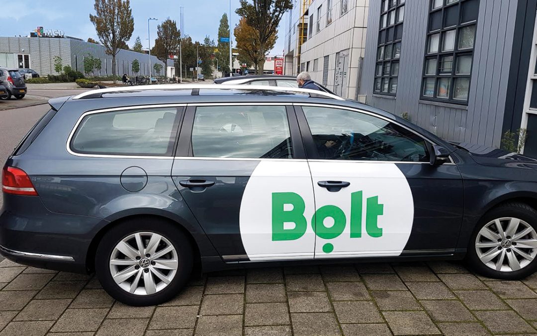 Diverse auto’s bestickerd voor Bolt Support Services B.V.