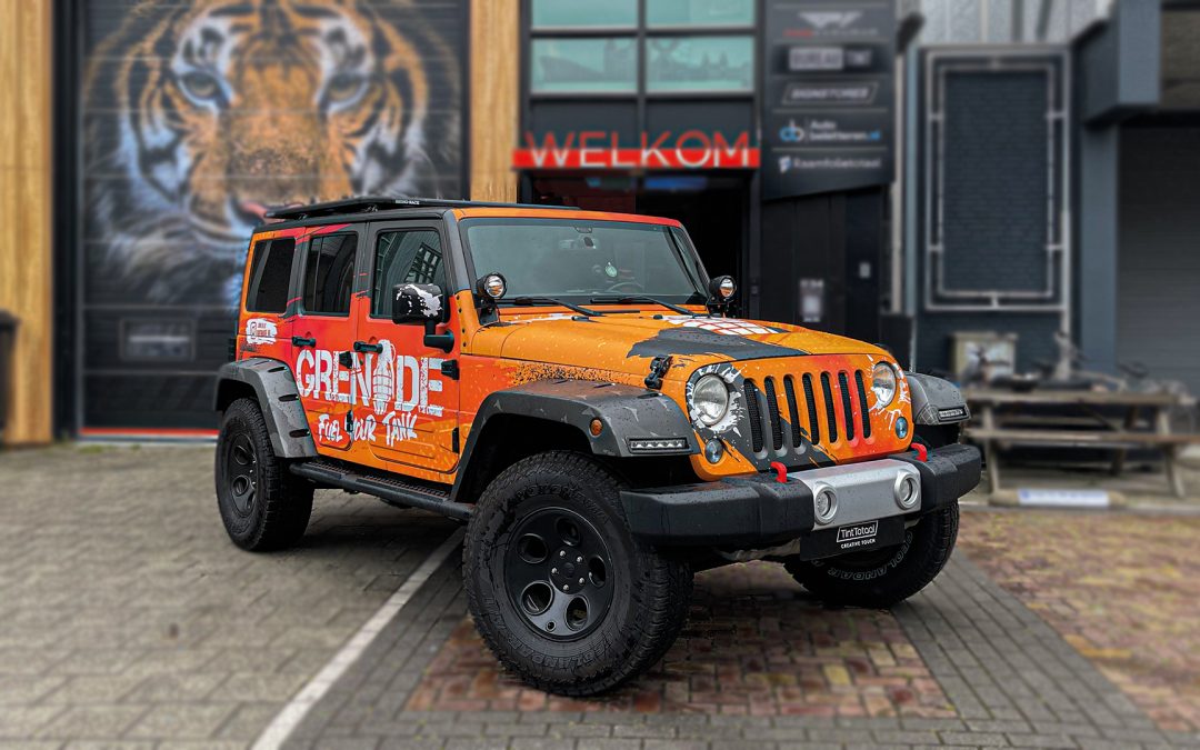 Explosieve full body carwrap voor Grenade