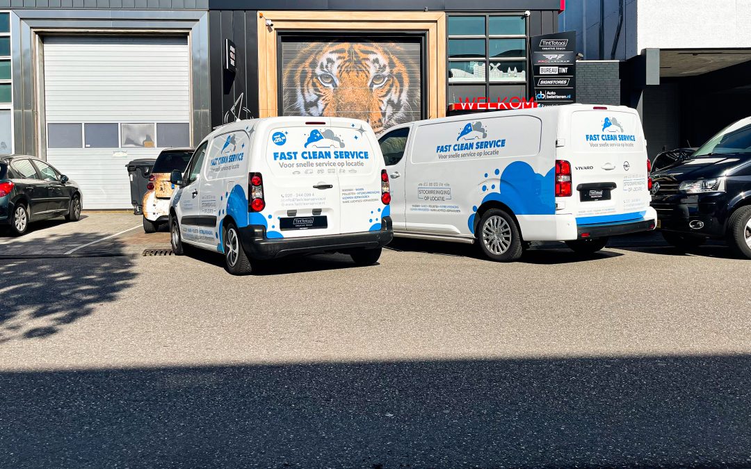 Bedrijfsauto’s bestickerd voor Fast Clean Service