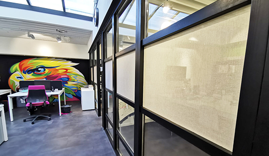 SQUID RAAMBEKLEDING BESCHERMT PRIVACY ZONDER UITZICHTVERLIES