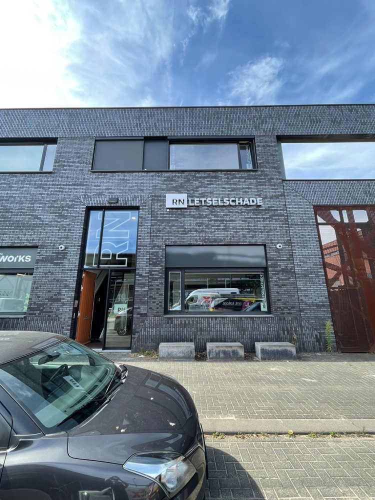 Gevelreclame op het bedrijfspand van RN Letselschade