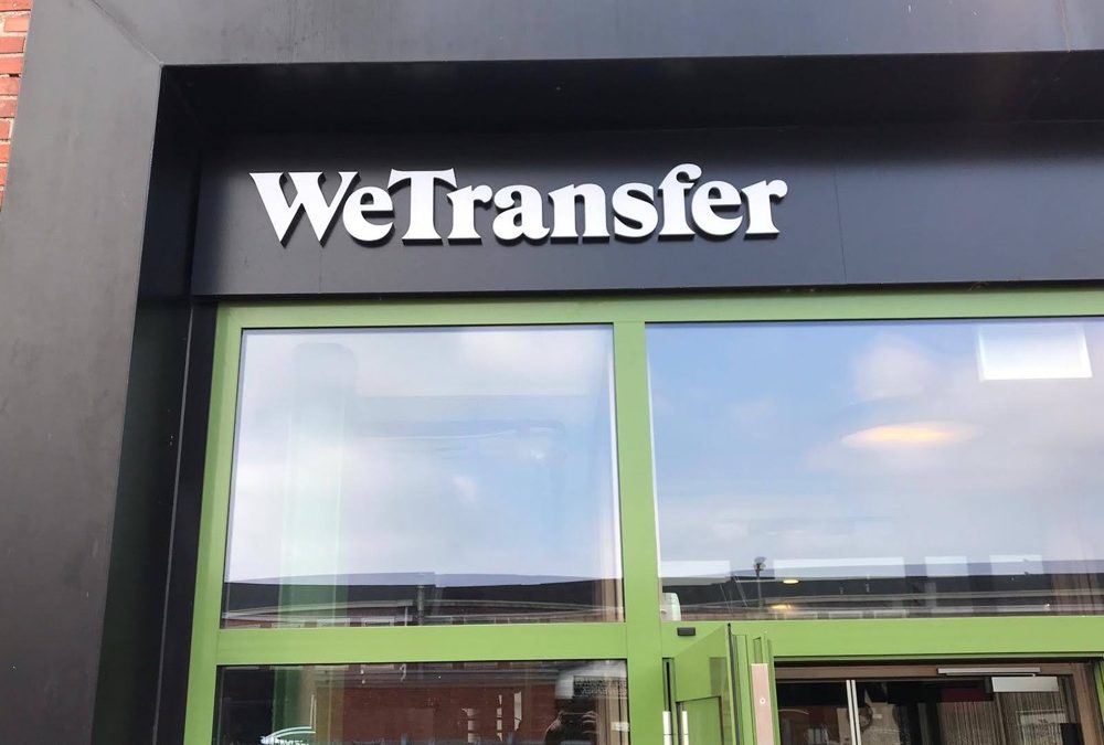 Welk materiaal is het beste voor gevelletters en logo’s?