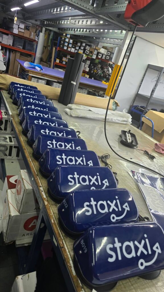 Staxi daklichten in de werkplaats tijdens het brandingproject